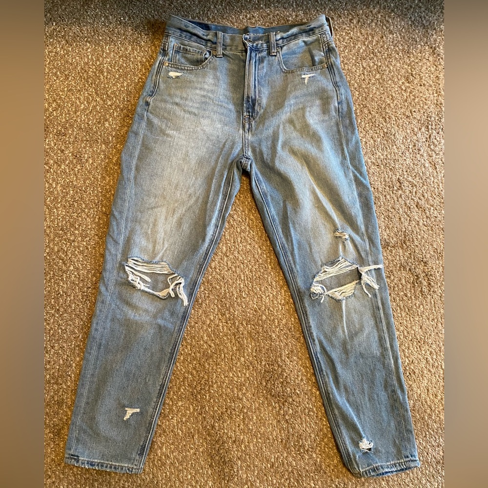 ‼️✨Closet Clear-Out!! Everything Discounted!!✨‼️ American Eagle Mom Jean